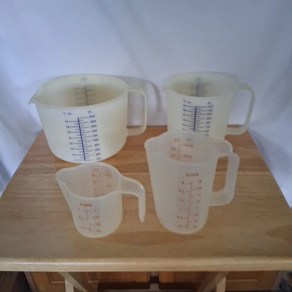 Tupperware Cream Kitchen Tools Set - Picture 1 of 3